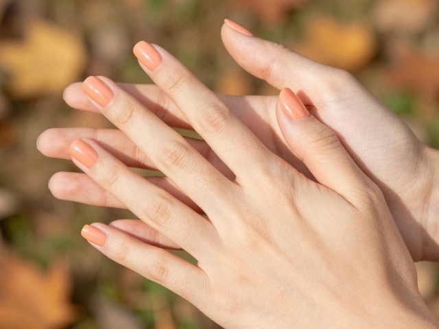 Какой цвет лака делает руки моложе: лучшие оттенки для осени 2026